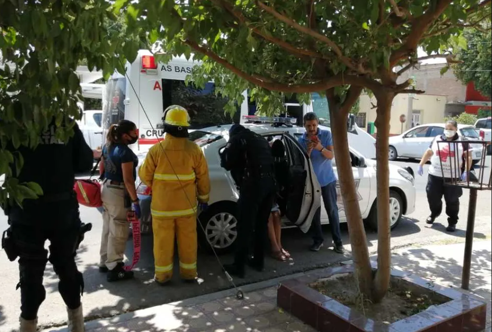 Hombre sufre quemaduras al explotar tanque de gas