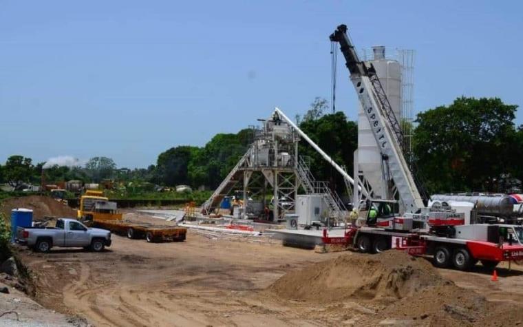 Redoblan labor en zona de la refinería en Dos Bocas