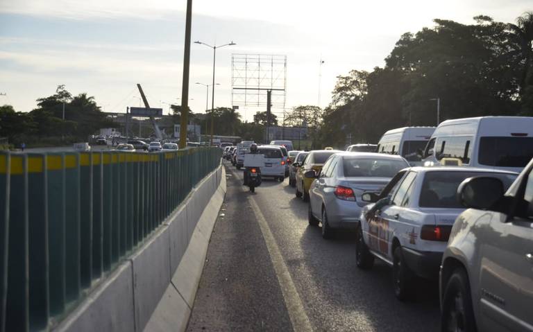 Sufre Villahermosa 10 horas de caos por bloqueo