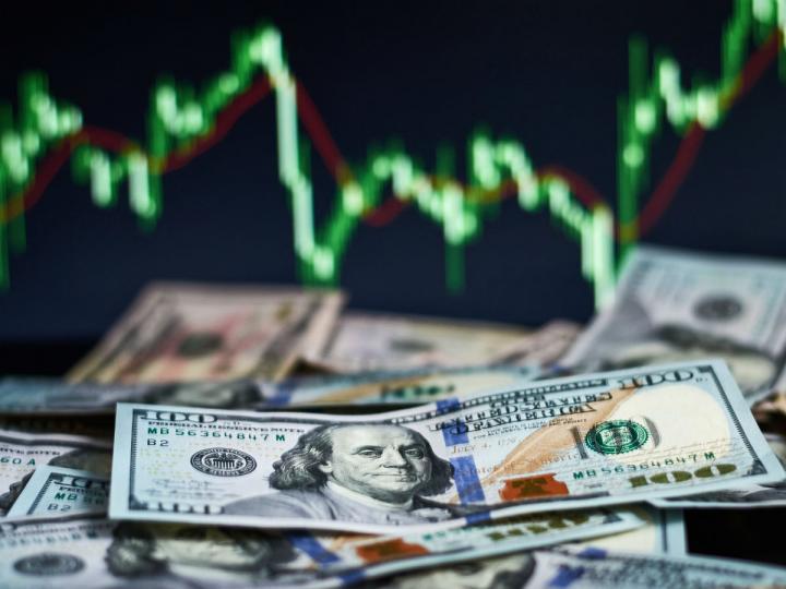 Dólar avanza 0.26% en la barrera de los $20
