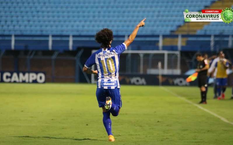 Jugador brasileño se entera que tiene coronavirus ¡al medio tiempo del partido!