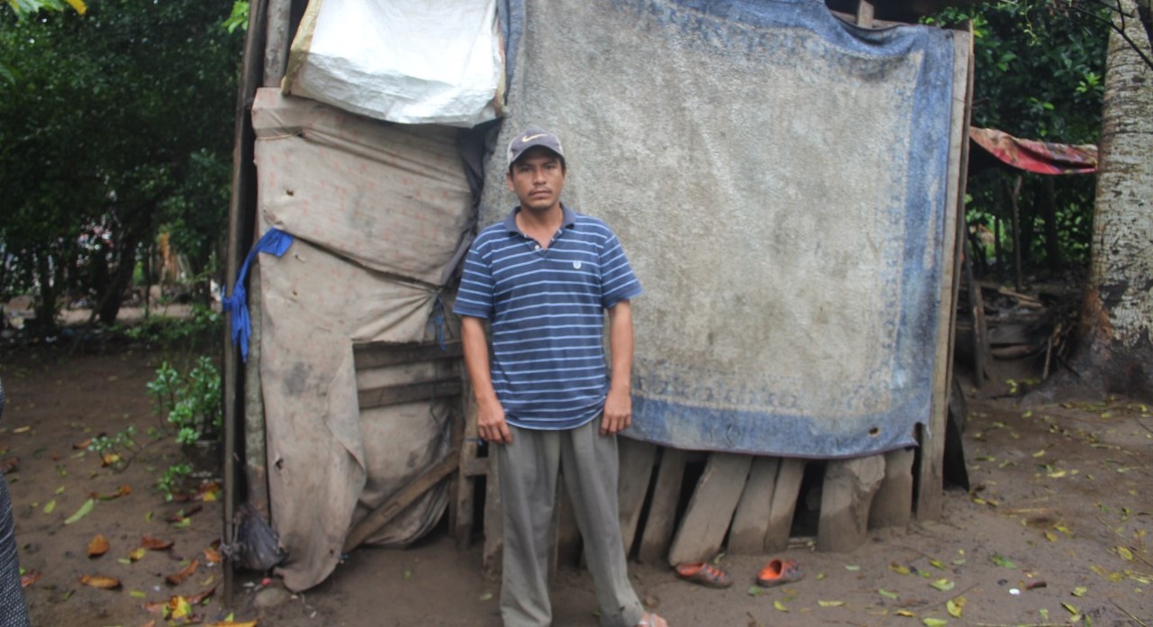 VIVEN ENTRE MISERIA Y AGUA