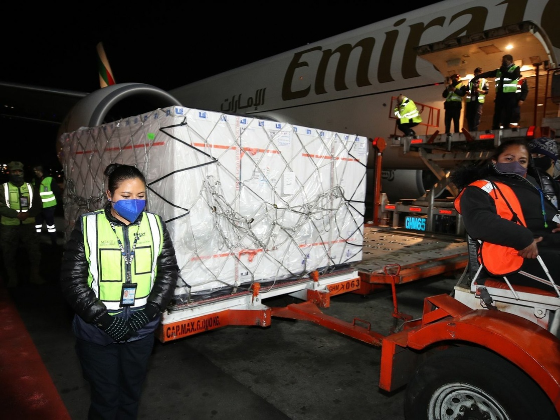 Arriban 870 mil dosis de AstraZeneca al país