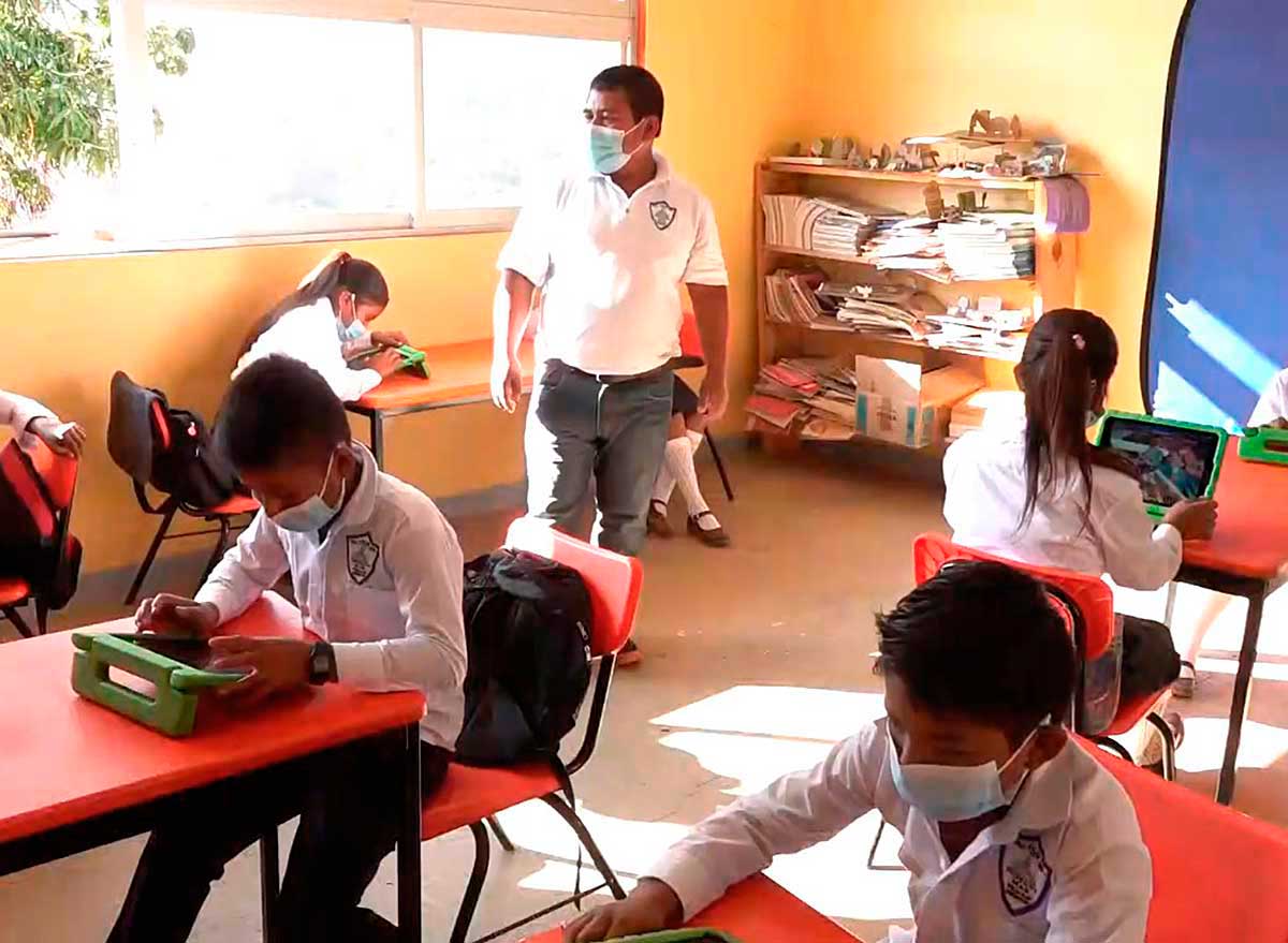 Cumplen 15 días de clases 107 alumnos de comunidad de Oaxaca