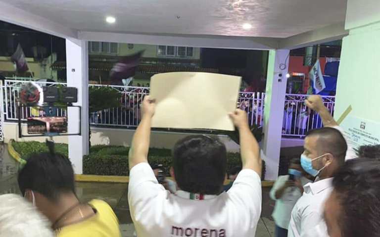 Continúa entrega de constancias a alcaldes electos en Tabasco