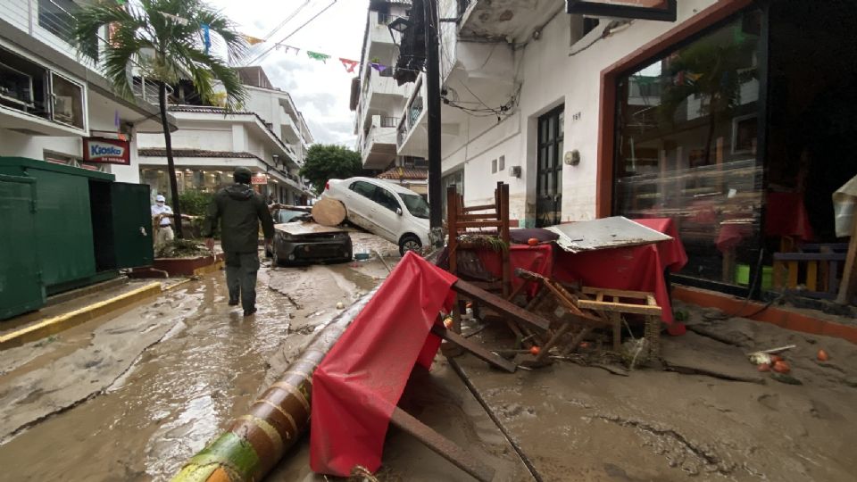 ‘Nora’ desbordó el Río Cuale en Puerto Vallarta