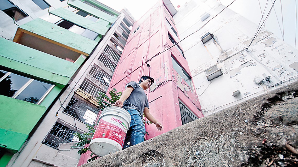 200 MIL SIN AGUA; CALLA CENTRO ANTE DESABASTO