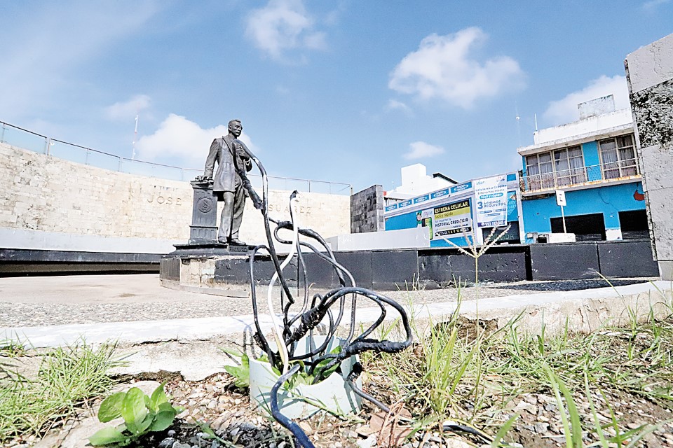 EN PEDAZOS FUENTES DE LA CIUDAD