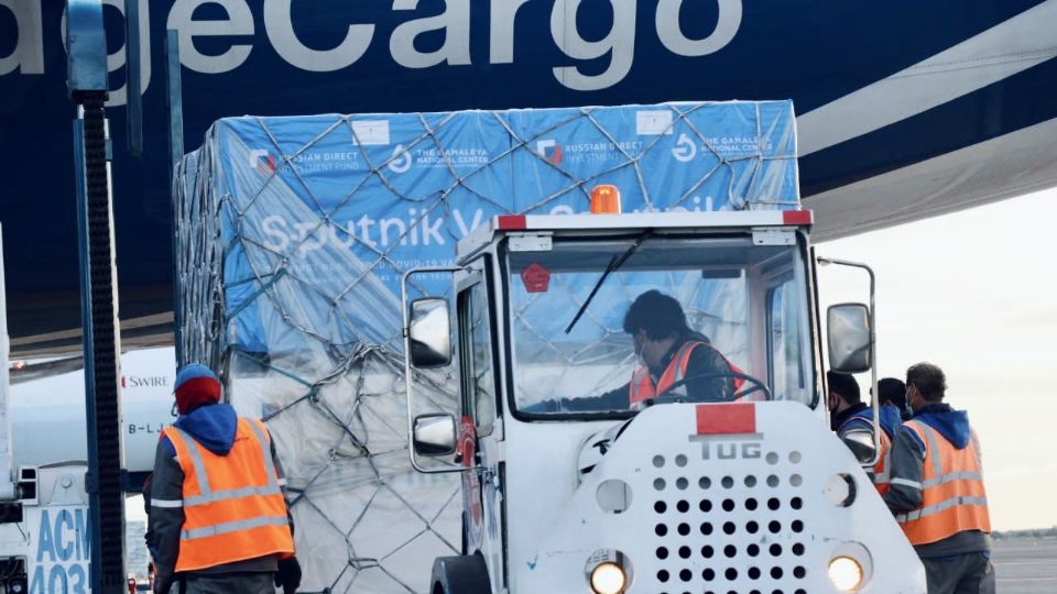 Llegan a México 2.5 millones de vacunas Sputnik V