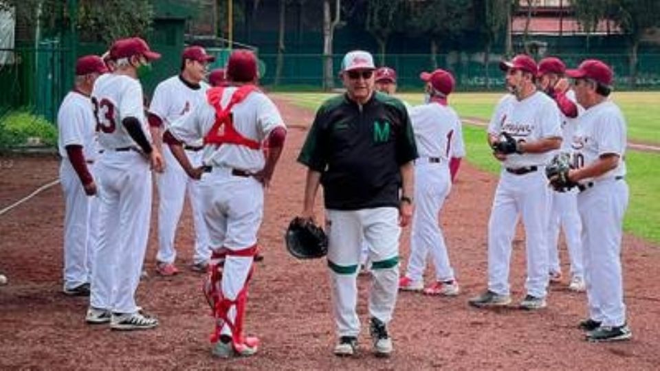 Sufre AMLO ‘pequeño desgarro’ tras jugar beisbol