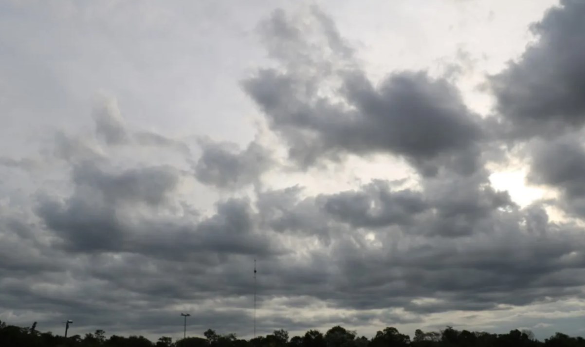 Canal de baja presión y Frente Frío 7 favorecerán lluvias en Tabasco