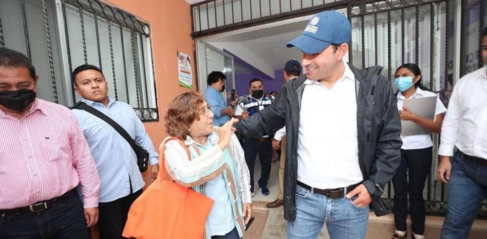 Mauricio Vila entrega apoyos de vivienda a productores ganaderos y agricultores