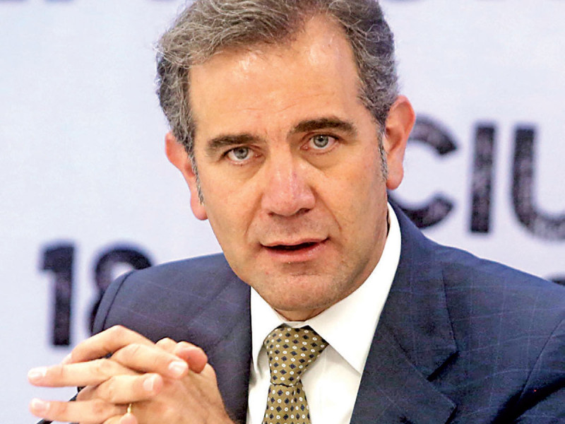 El INE tropieza con su propia encuesta sobre la reforma electoral