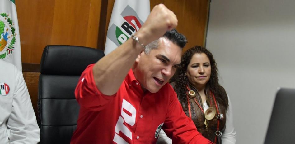 ‘Alito’ Moreno da “golpe” al PRI para ampliar su mandato, acusa Osorio Chong