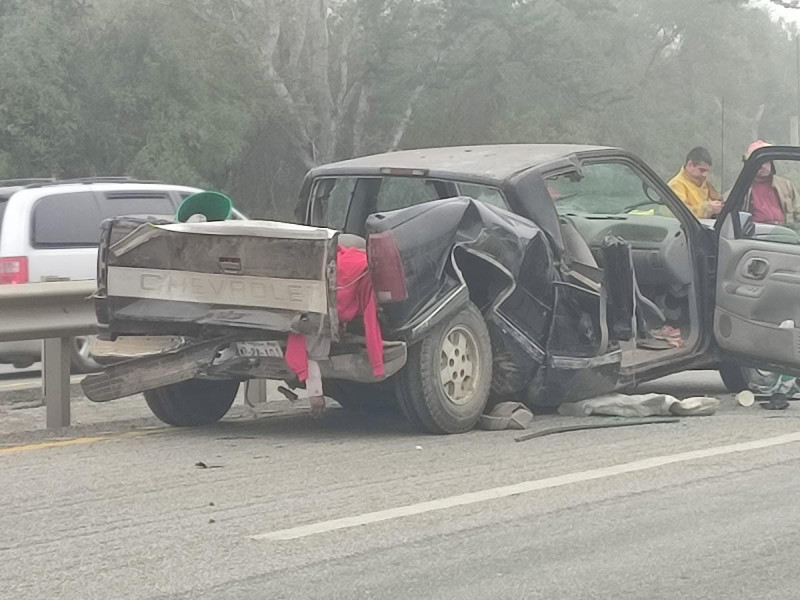 Tráiler impacta a camioneta con pizcadores en Tamaulipas; mueren 4