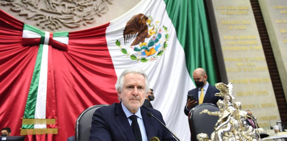 Acepta Creel que le den cualquier lugar en ceremonia militar de la Marcha de la Lealtad que encabezará AMLO