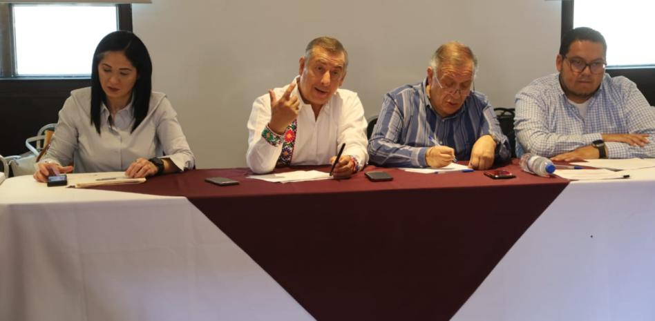 Para mejorar servicios, ISSSTE atiende planteamientos de maestros en Oaxaca