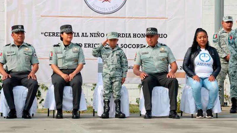 Cumplen sueño a Edward y lo nombran Guardia Honorario por un día, en CDMX