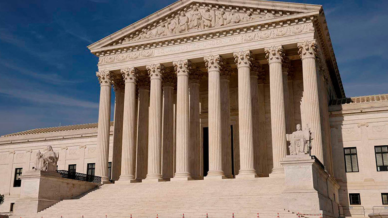 Tribunal de Estados Unidos anula condena a dos acusados de participar en un esquema de sobornos a universidades