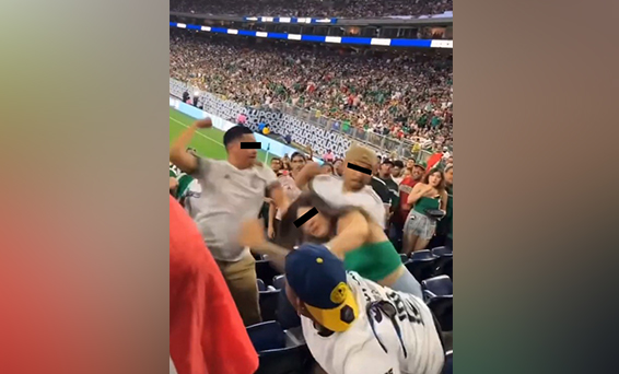 Aficionados mexicanos golpean a mujer en el México vs Honduras
