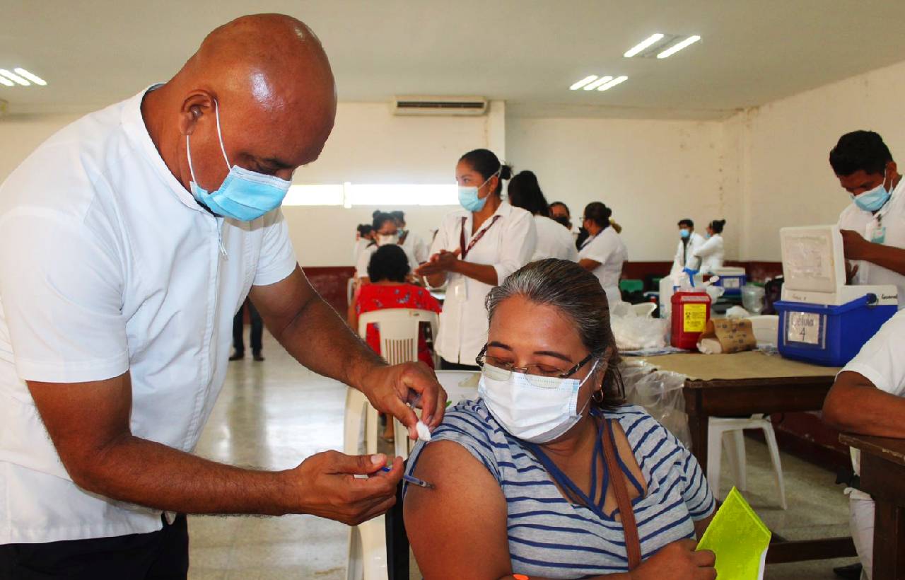 Exhorta Salud a la población a completar esquema de vacunación