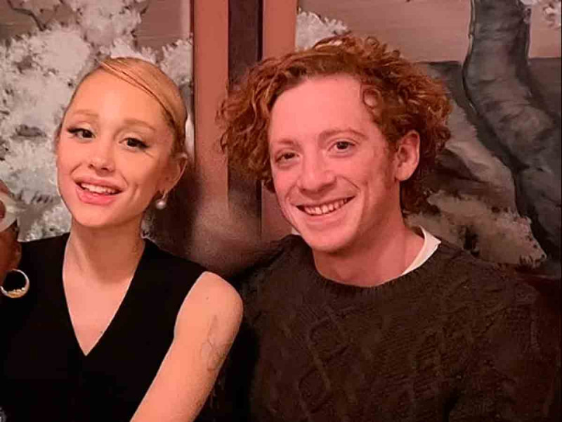 Nuevo novio de Ariana Grande abandonó a su esposa e hijo por la cantante
