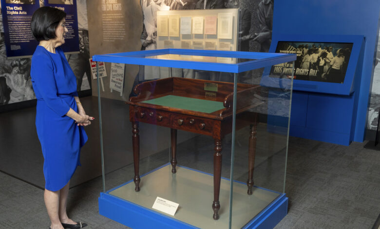 Institutos presidenciales de Hoover a Obama advierten sobre fragilidad de la democracia en EEUU