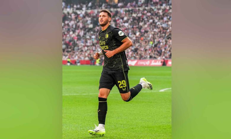 Santiago Giménez hace “hat trick” en reanudación de juego de Eredivisie