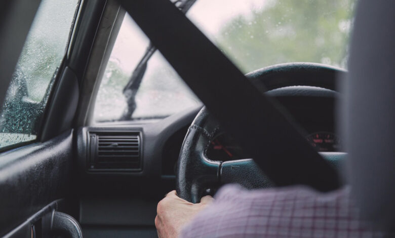 Adultos mayores deben dejar de manejar a los 65 años, sugiere Harvard