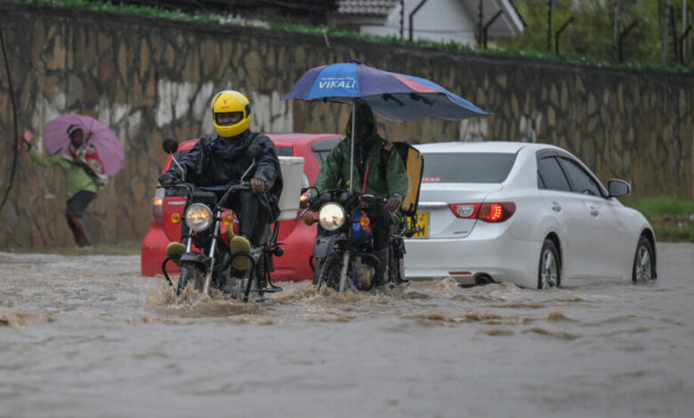 Mueren al menos 30 personas por fuertes lluvias