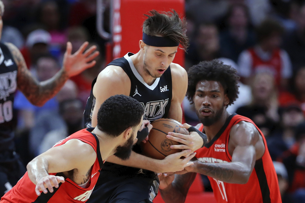 Rockets derrotan 93-82 a Spurs. San Antonio fija récord con 17 derrotas seguidas