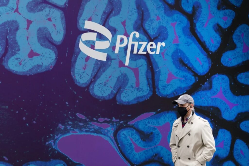 Pfizer mantiene el rumbo después de obtener mejores ganancias