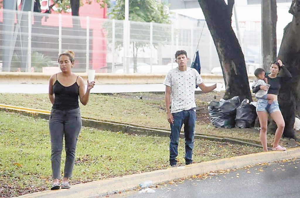 Deambulan 2 mil migrantes en Tabasco