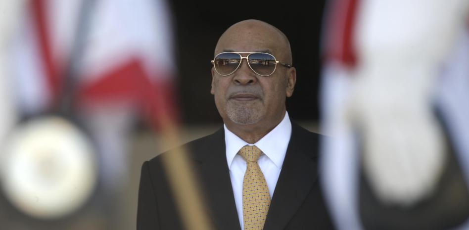 Interpol emite alerta roja para capturar al expresidente de Surinam Desi Bouterse