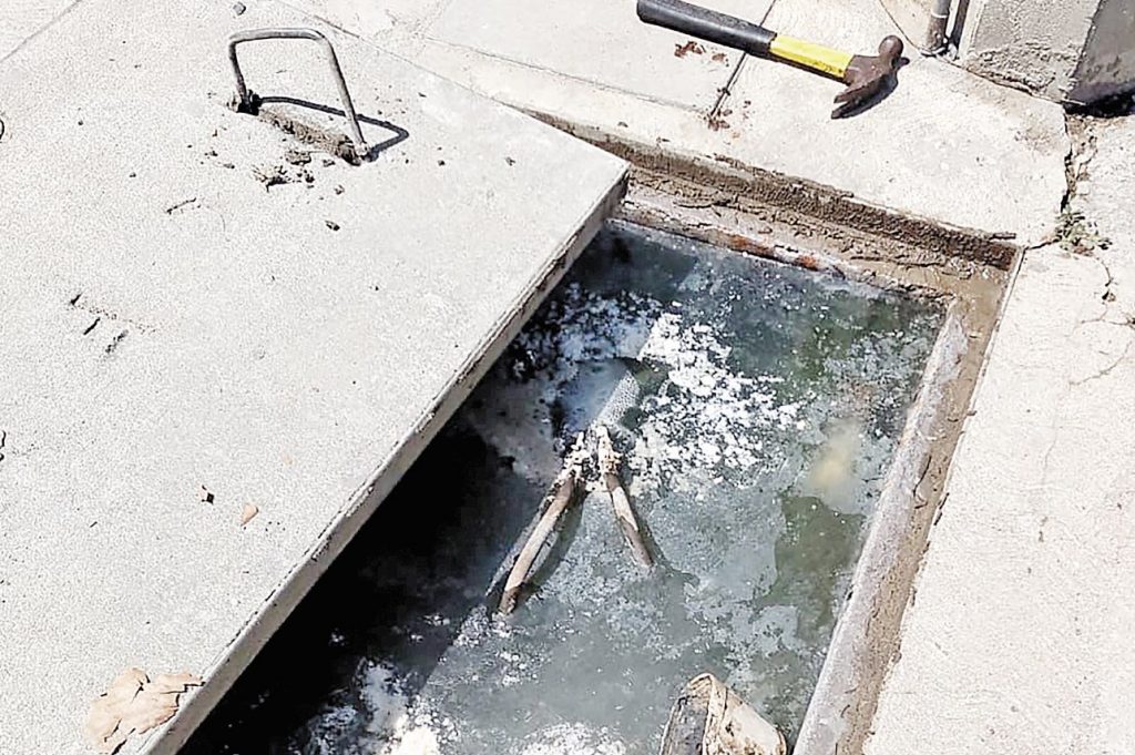 Se ‘enferman’ por fuga de aguas negras