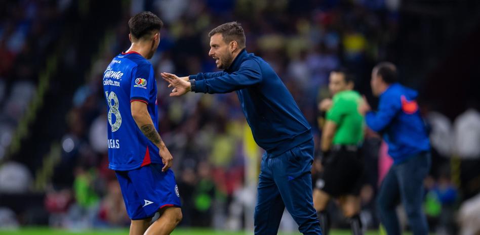 Anselmi gana elogios por llevar a Cruz Azul al liderato