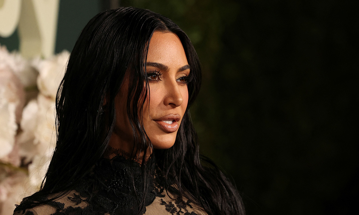 Le cae demanda a Kim Kardashian por promoción de muebles falsos
