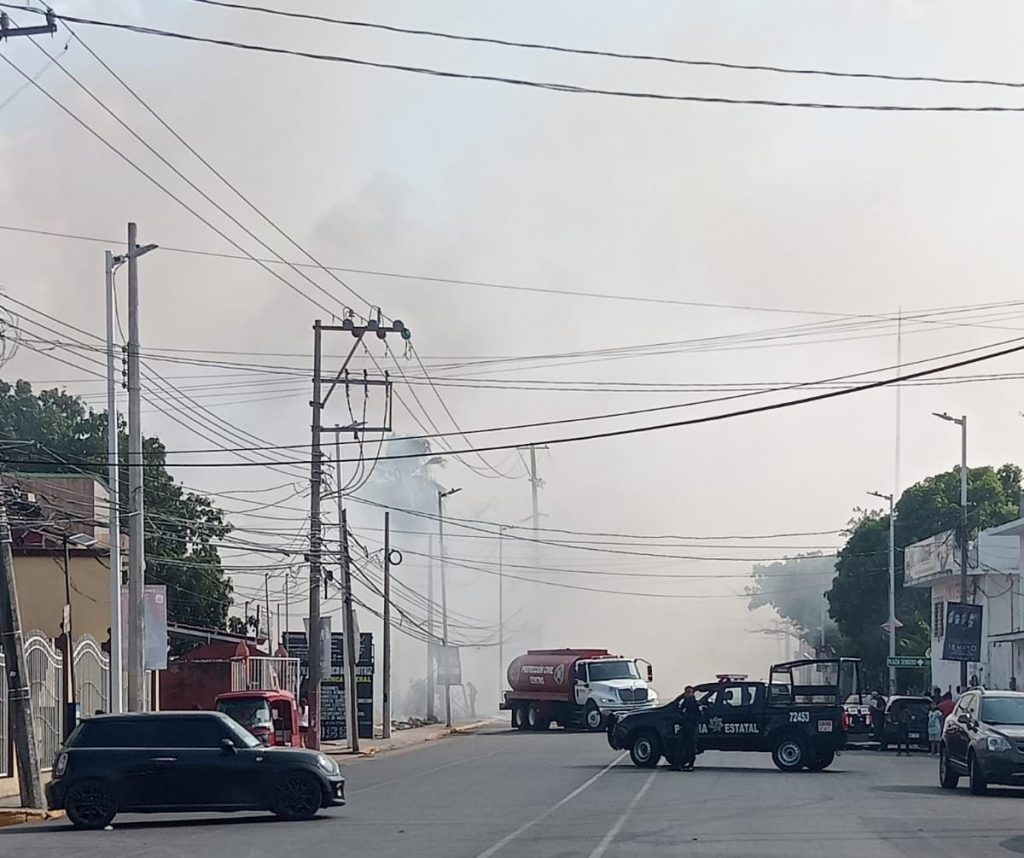 Caos en Tierra Colorada por un incendio