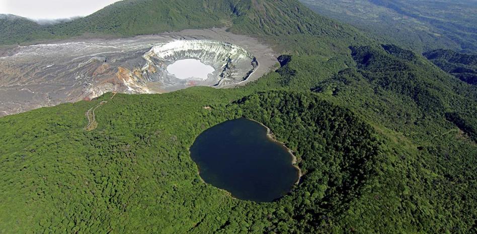 Reabren al turismo el volcán Poás en Costa Rica tras actividad de gases y ceniza