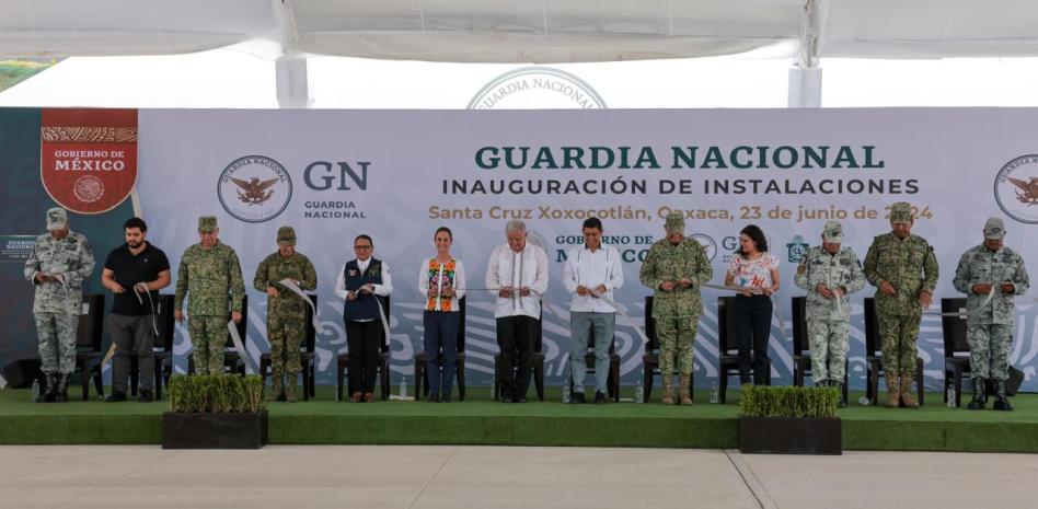 AMLO se congratula que Sheinbaum anunció que GN formará parte de la Sedena