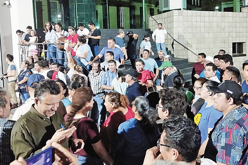 Acusan fraude en elección de petroleros