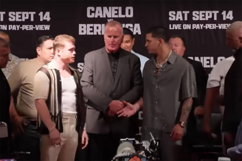 Berlanga tacha de cobarde a Canelo Álvarez por rehuirle a Benavidez