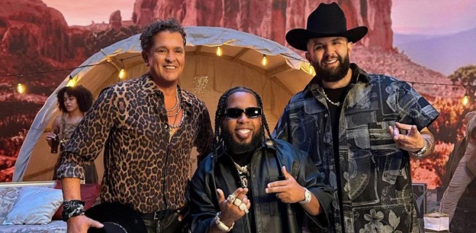 Carlos Vives, Carín León y Chimbala unen sus voces en el sencillo “La Chancleta”