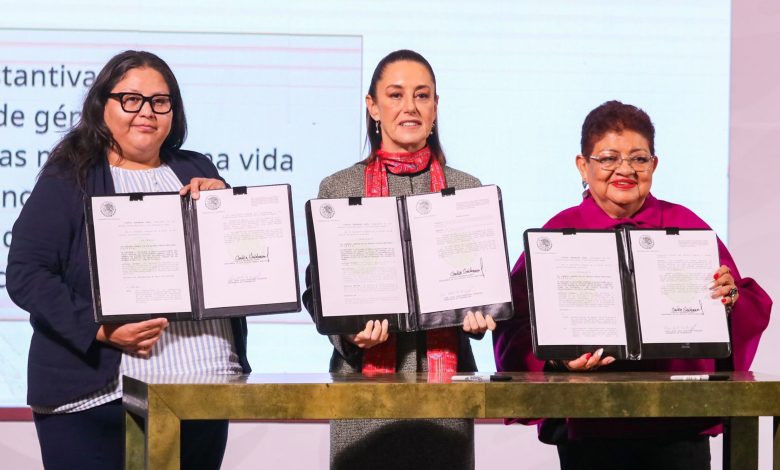 Sheinbaum firma leyes secundarias para protección a las mujeres