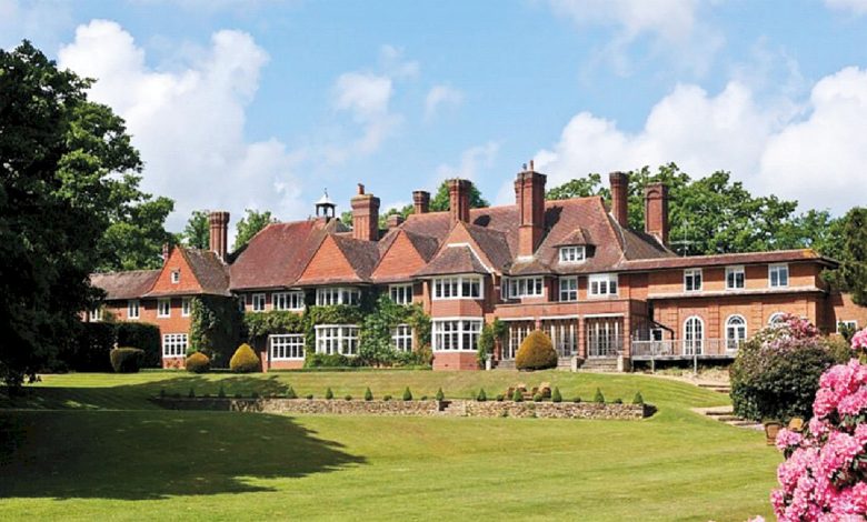 Mansión “embrujada” donde vivió Adele es invendible