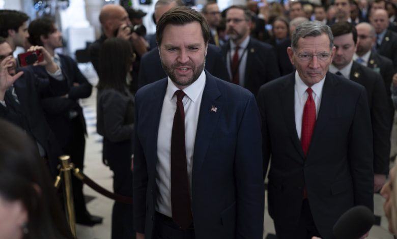 Vance visita la frontera para promover medidas migratorias