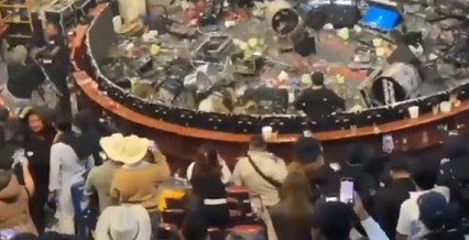 Luis R. Conriquez vive altercado en Palenque de Texcoco por no cantar corridos