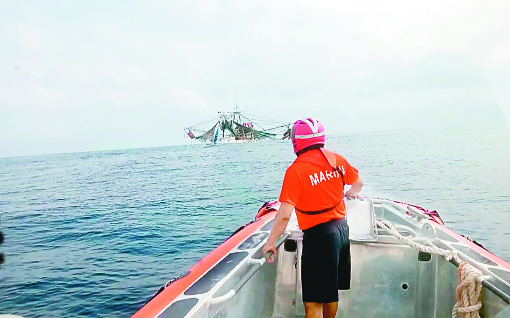 Pescadores a la deriva y sin rastro en aguas del Golfo