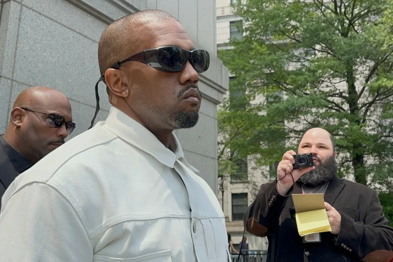 Kanye West se presenta al juicio de Sean ‘Diddy’ Combs, pero no puede entrar