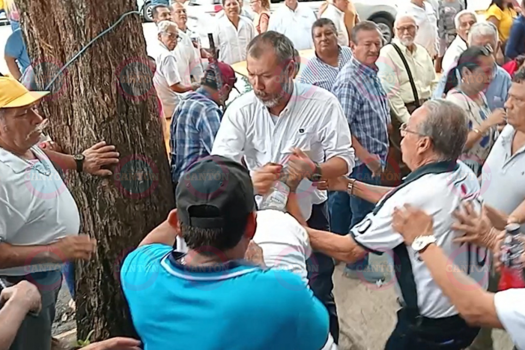 Taxistas chocan por el poder